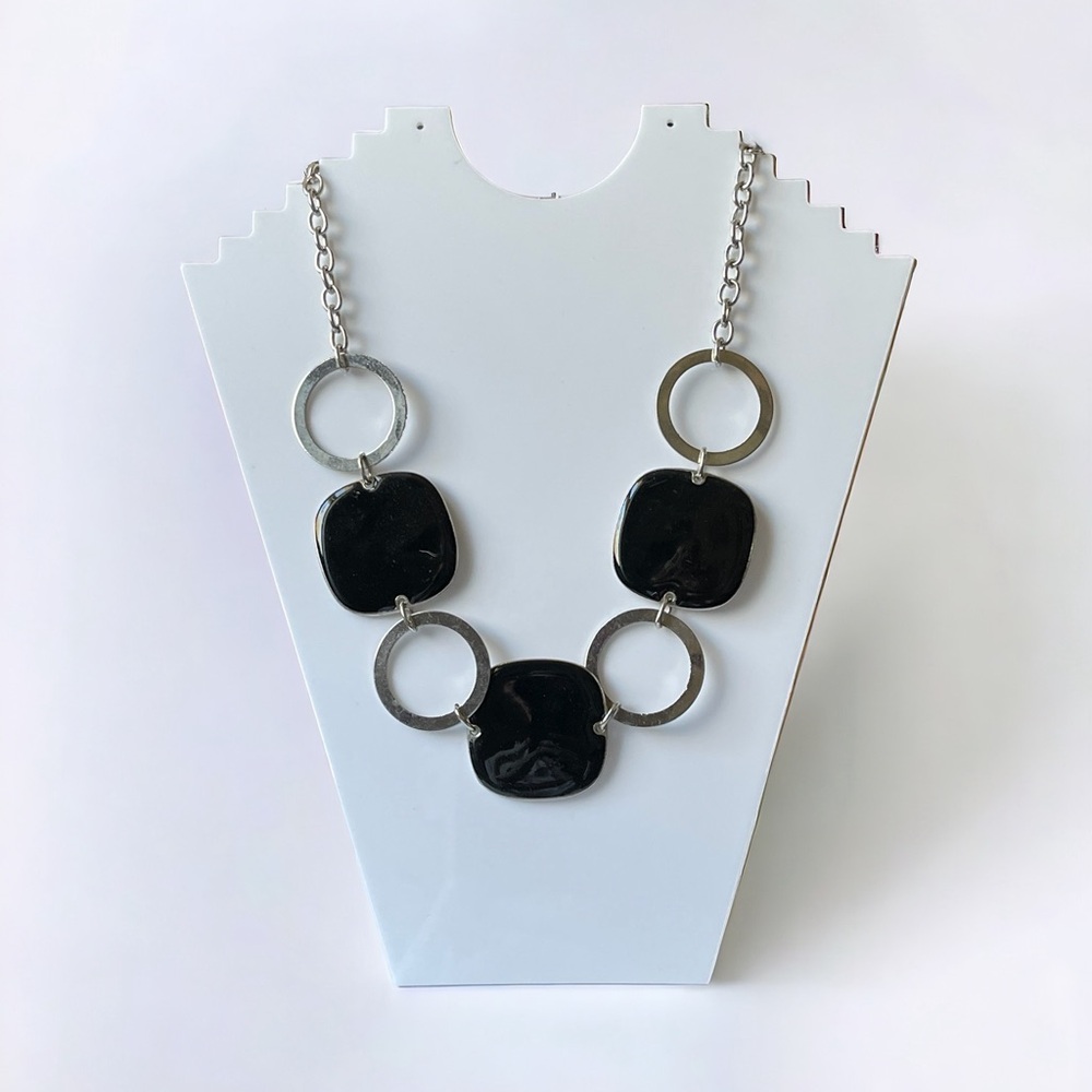 New York & Co geometric necklace